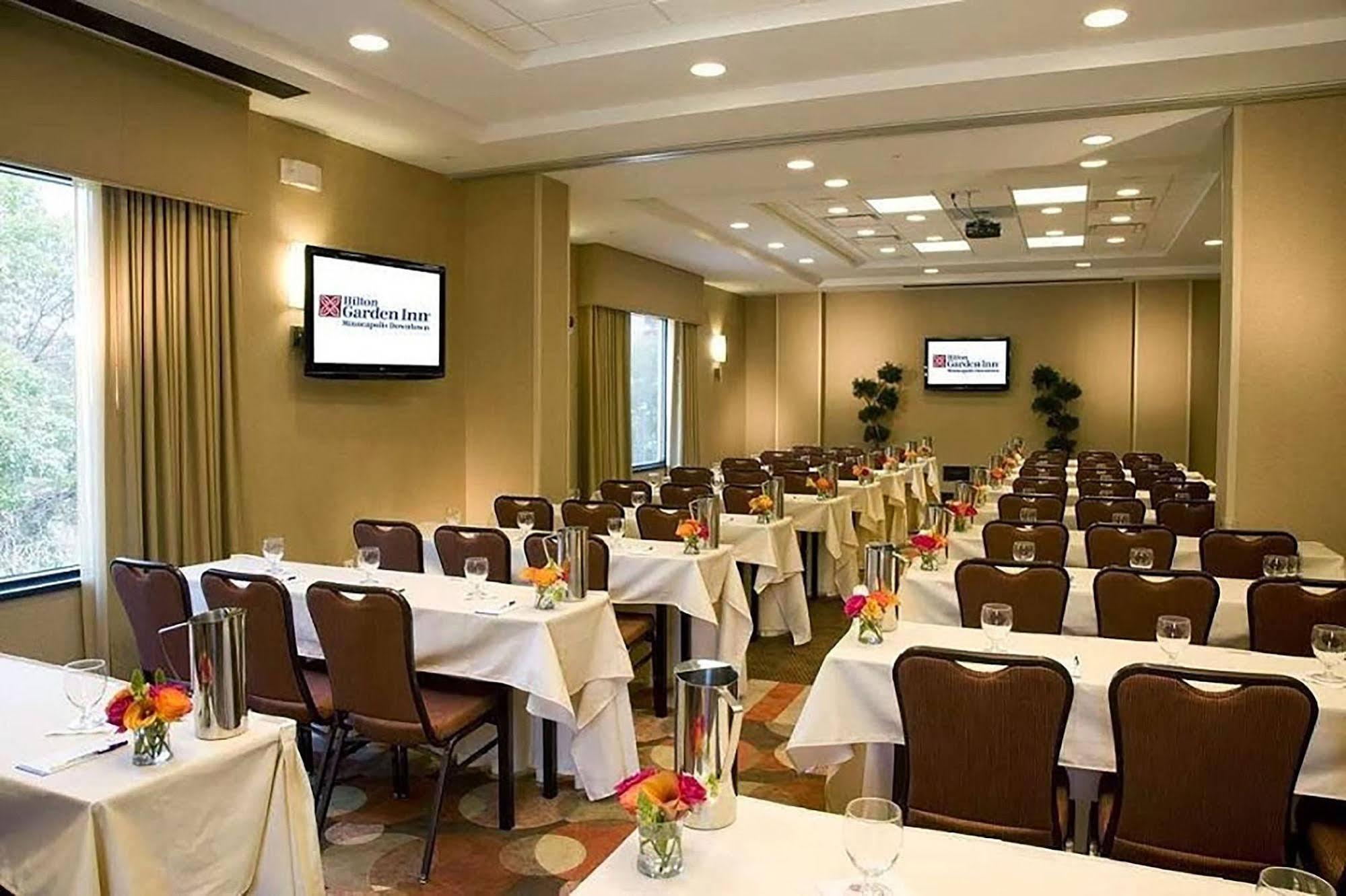 Hilton Garden Inn Minneapolis Downtown Exterior foto