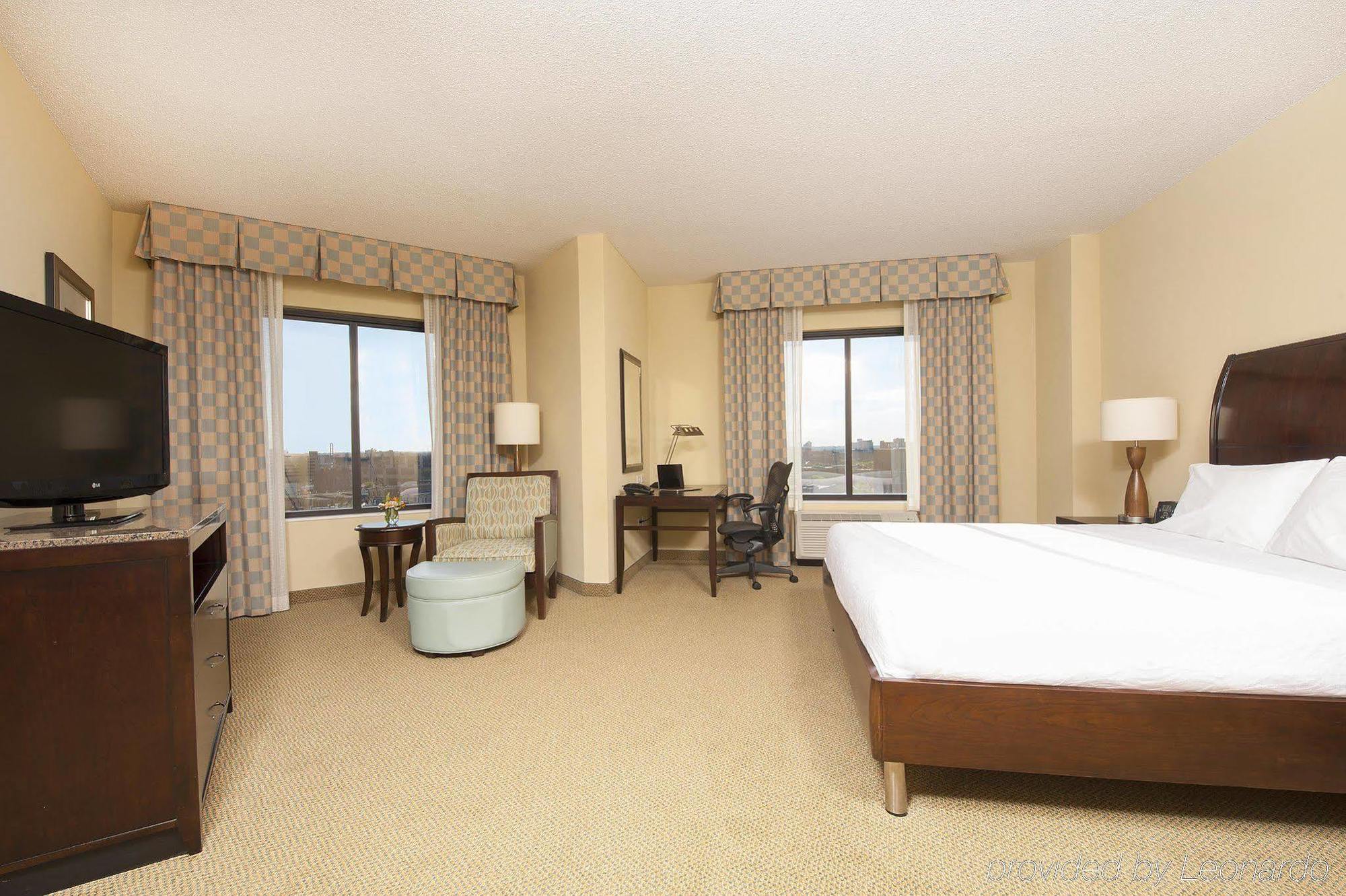 Hilton Garden Inn Minneapolis Downtown Exterior foto
