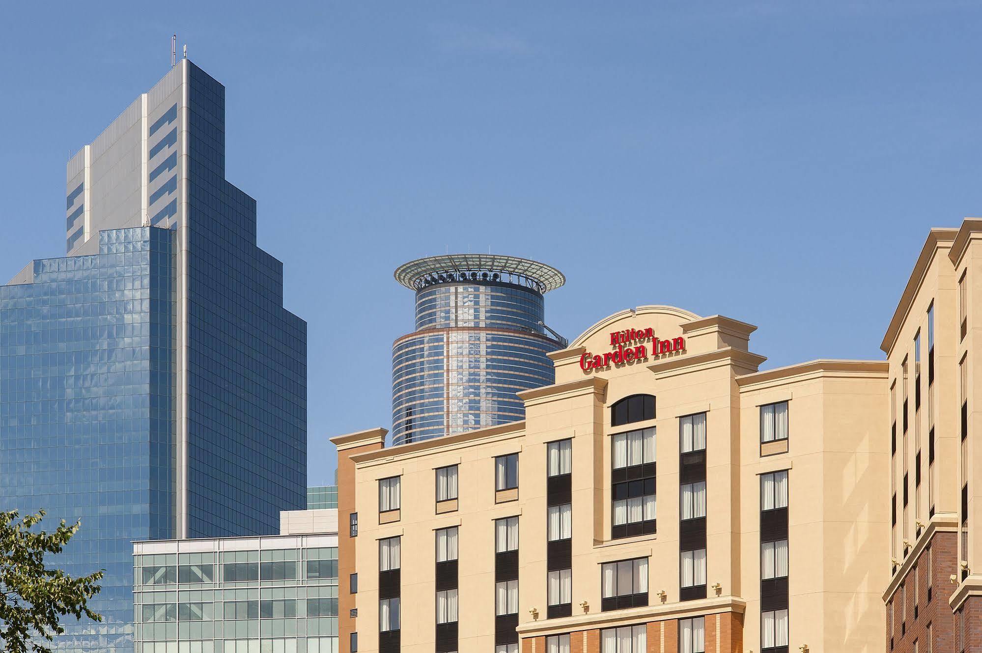Hilton Garden Inn Minneapolis Downtown Exterior foto