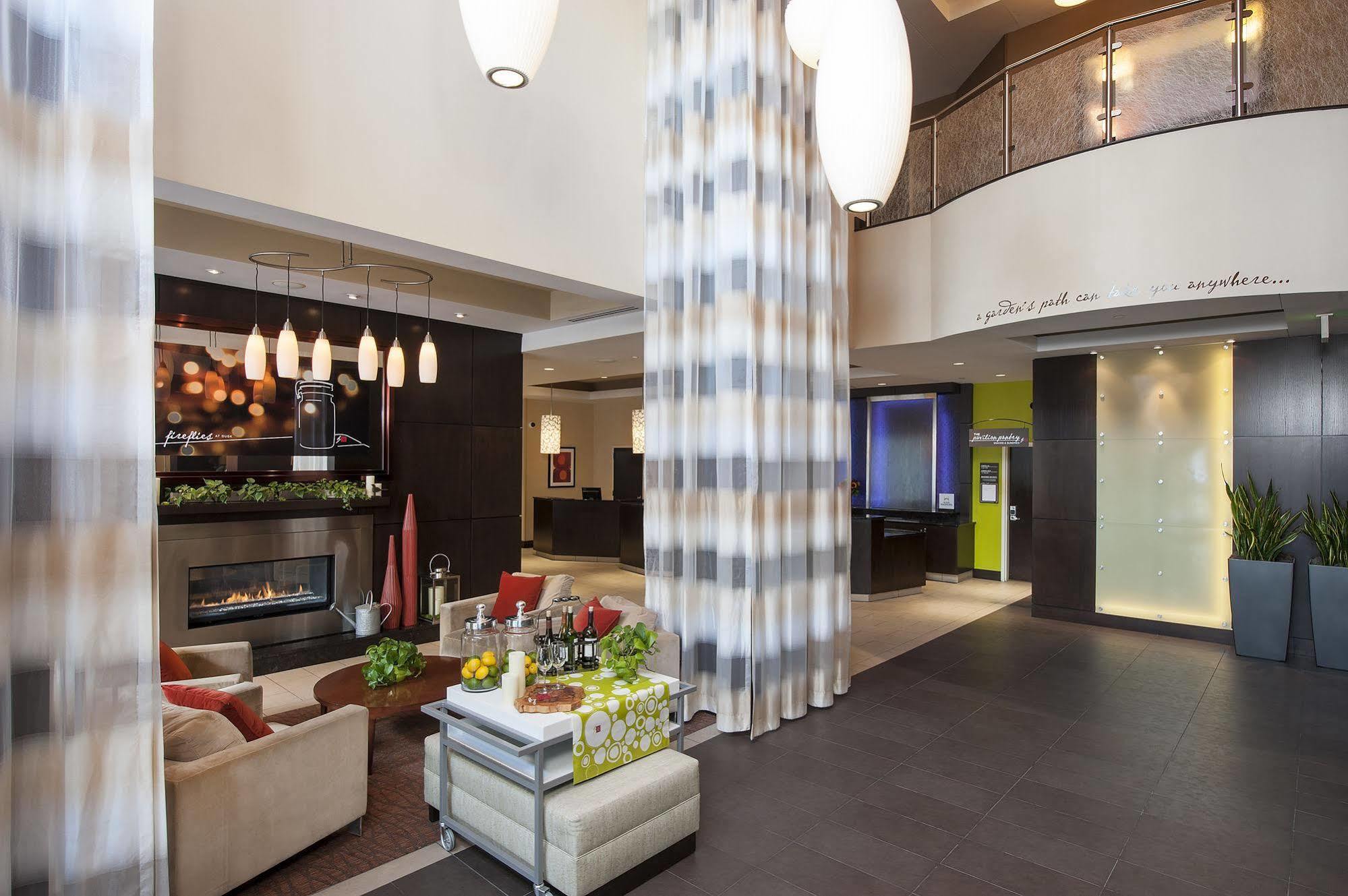 Hilton Garden Inn Minneapolis Downtown Exterior foto